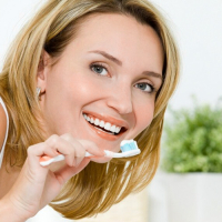 De ce se strică dinții odată cu înaintarea în vârstă și ce putem face