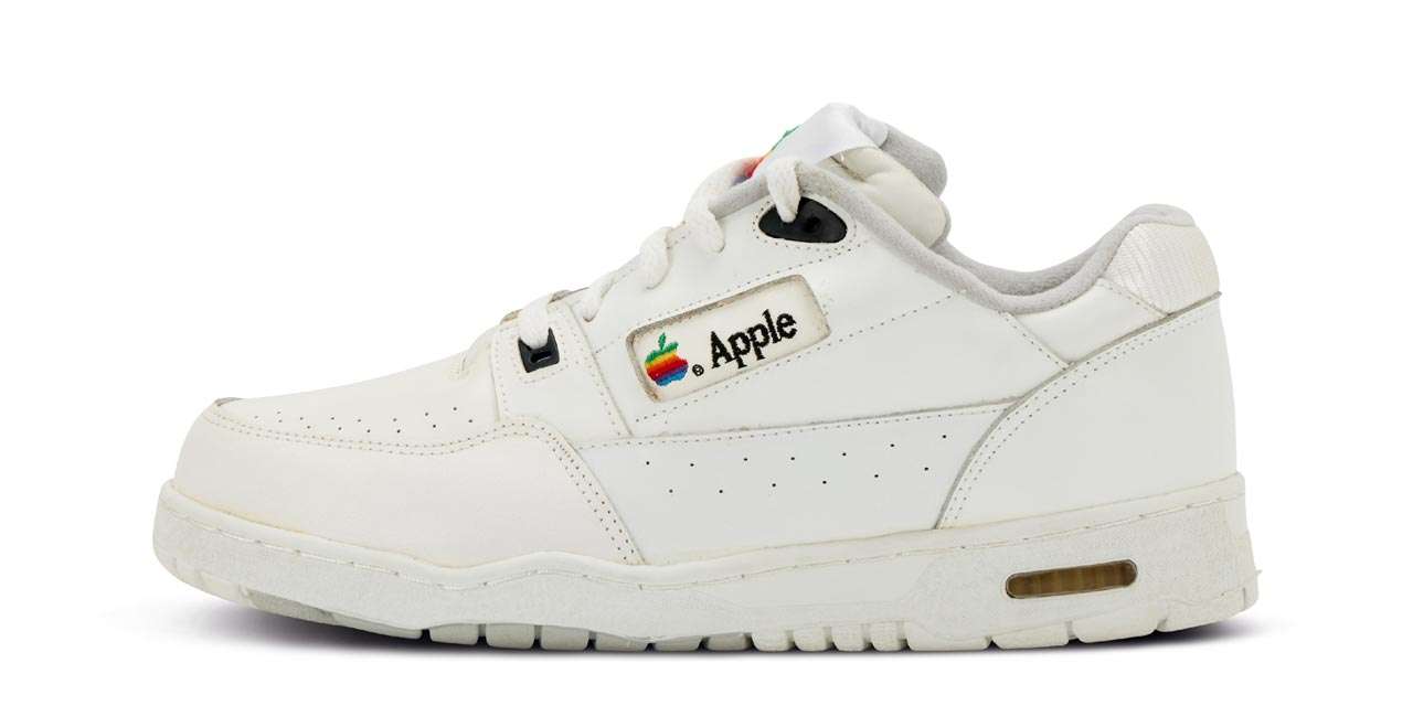 În vânzare au apărut adidași originali Apple