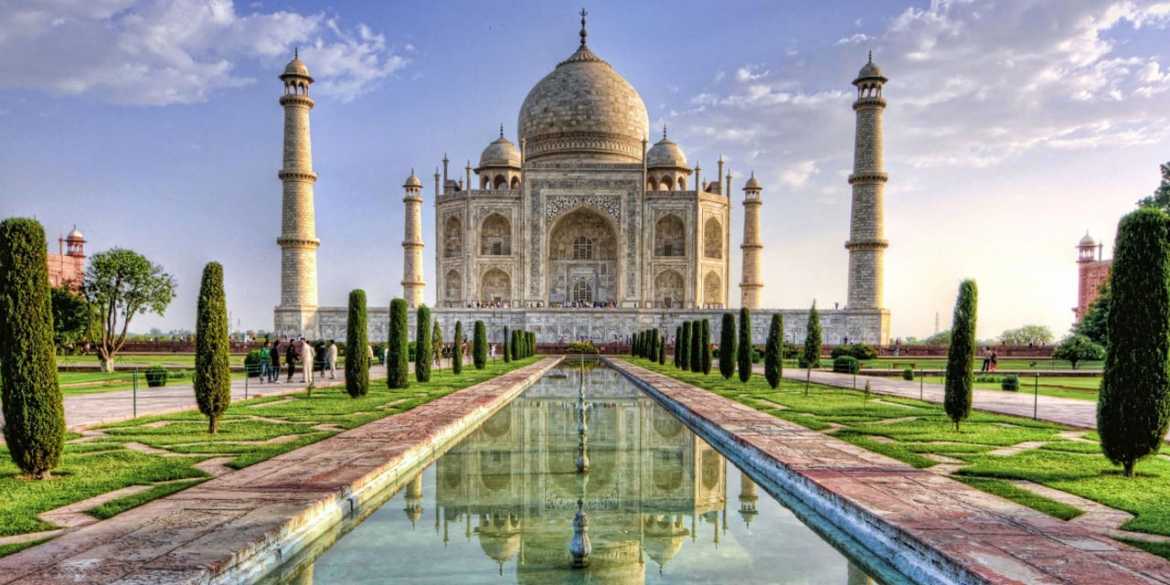 Mausoleul și moscheea Taj Mahal - India